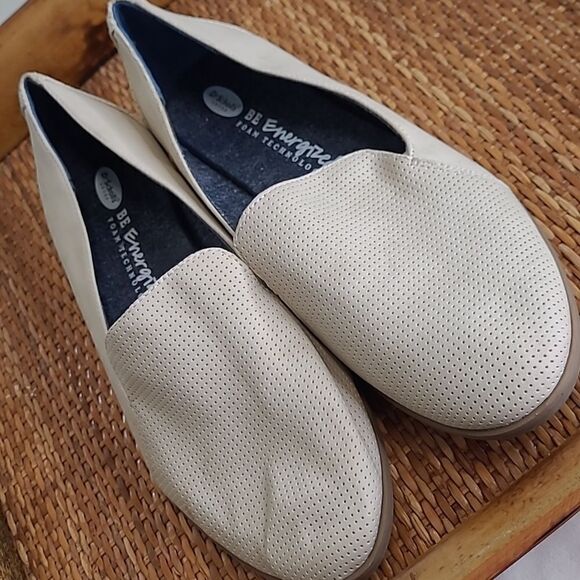 Dr. Scholls Be Energized with Foam Technology Cream Flats - Picture 1 of 8